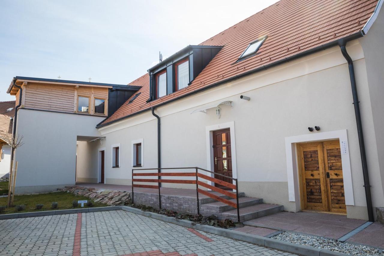 Kossuth Apartmanhaz Tata Zewnętrze zdjęcie