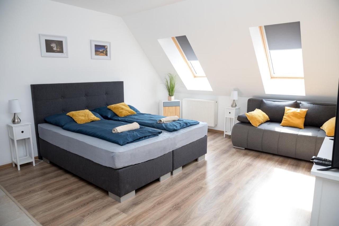 Kossuth Apartmanhaz Tata Zewnętrze zdjęcie