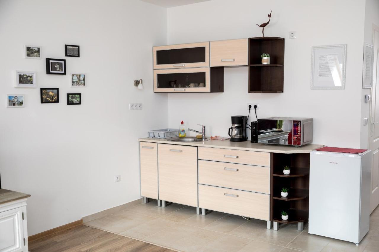 Kossuth Apartmanhaz Tata Zewnętrze zdjęcie