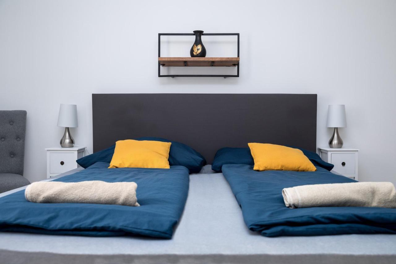 Kossuth Apartmanhaz Tata Zewnętrze zdjęcie