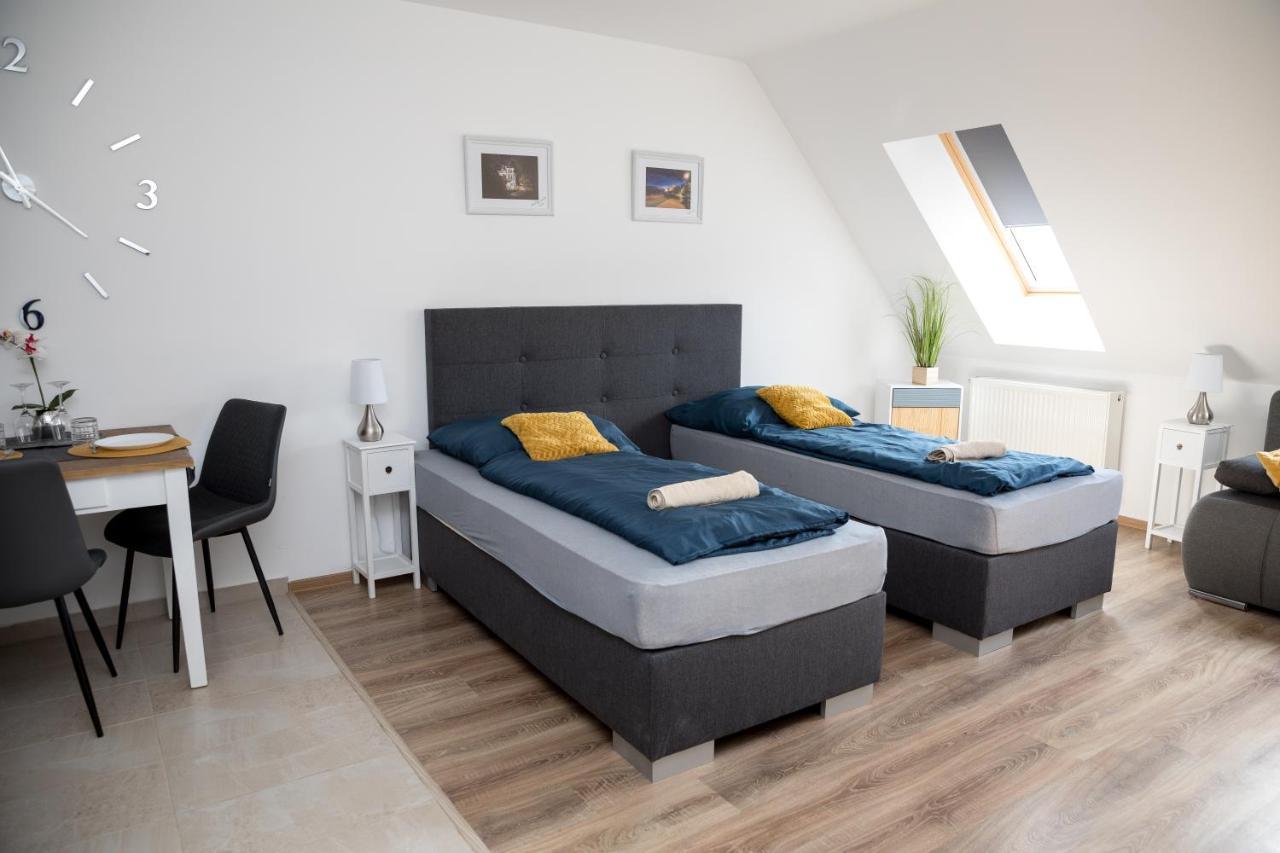 Kossuth Apartmanhaz Tata Zewnętrze zdjęcie