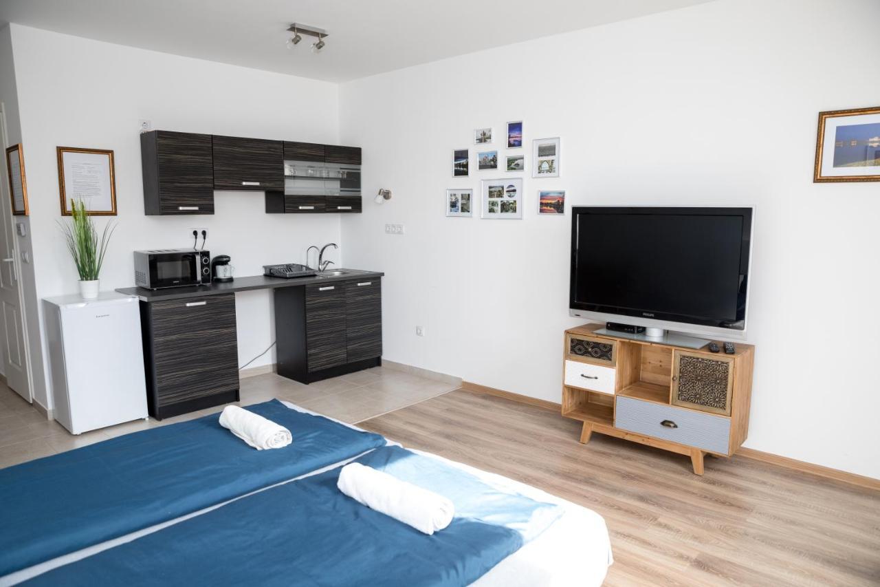 Kossuth Apartmanhaz Tata Zewnętrze zdjęcie