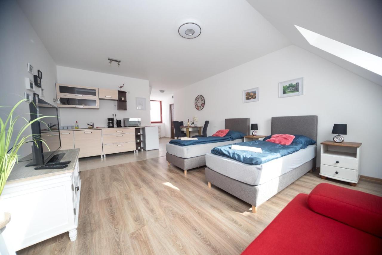 Kossuth Apartmanhaz Tata Zewnętrze zdjęcie