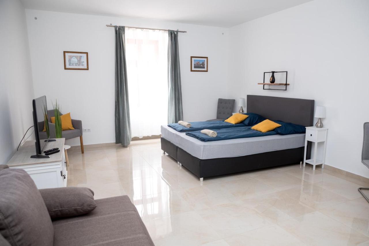 Kossuth Apartmanhaz Tata Zewnętrze zdjęcie