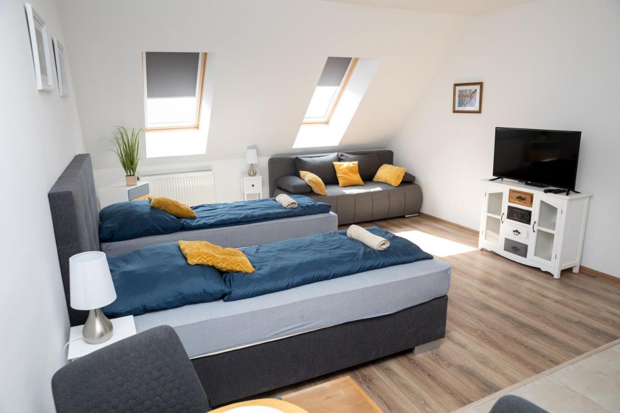 Kossuth Apartmanhaz Tata Zewnętrze zdjęcie