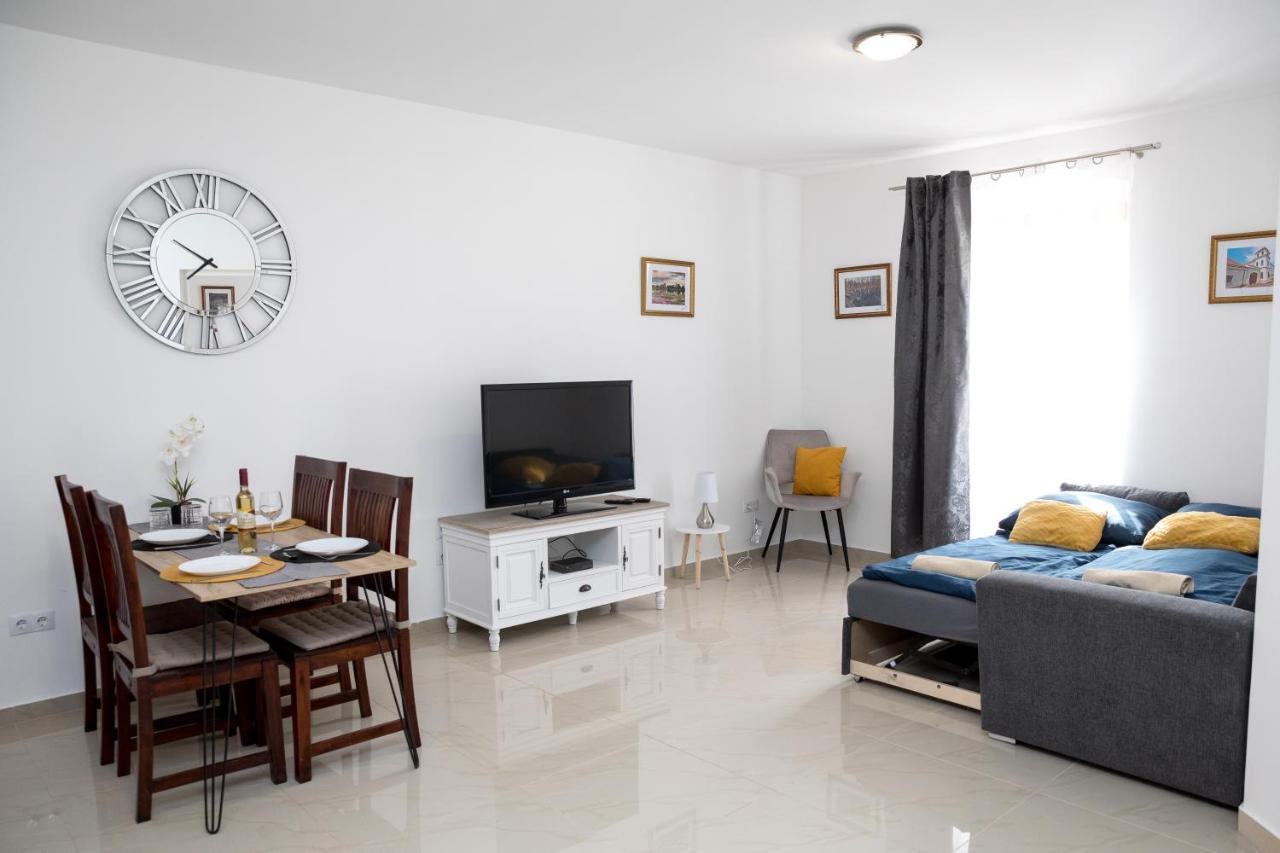Kossuth Apartmanhaz Tata Zewnętrze zdjęcie