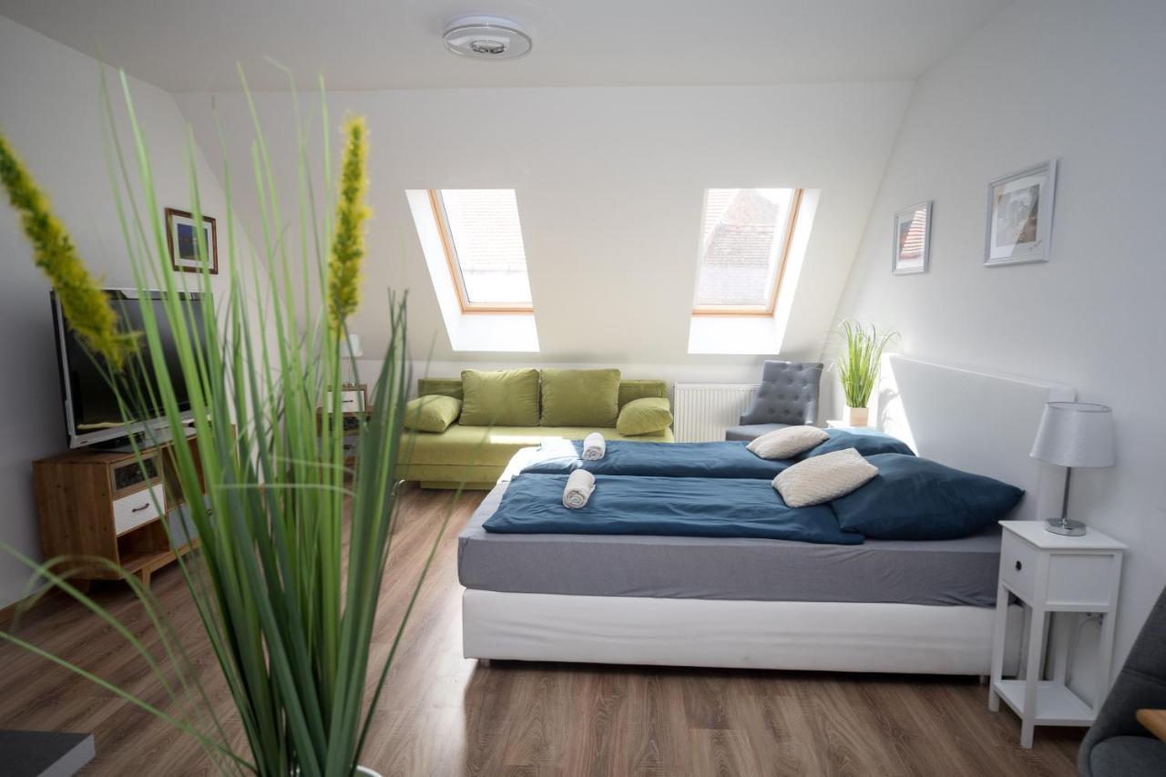Kossuth Apartmanhaz Tata Zewnętrze zdjęcie
