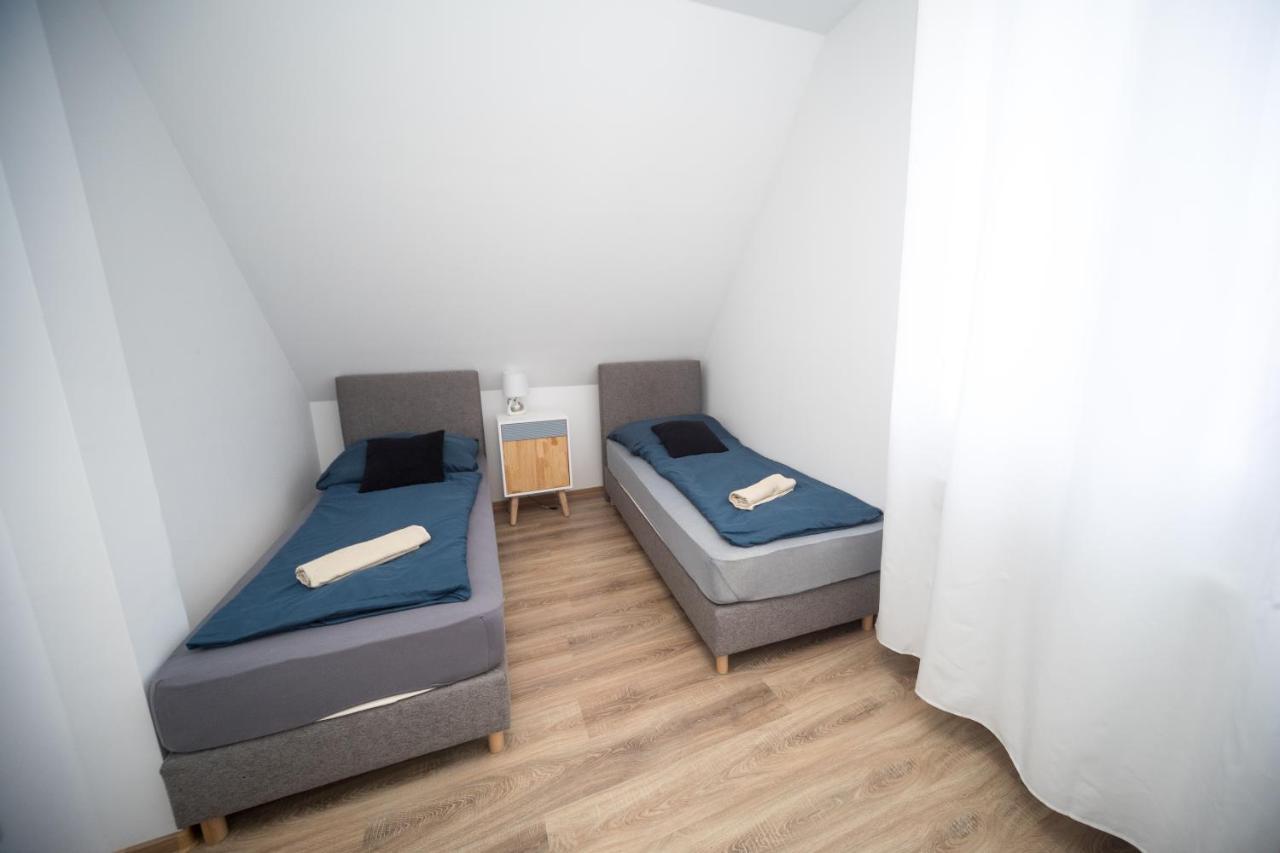 Kossuth Apartmanhaz Tata Zewnętrze zdjęcie