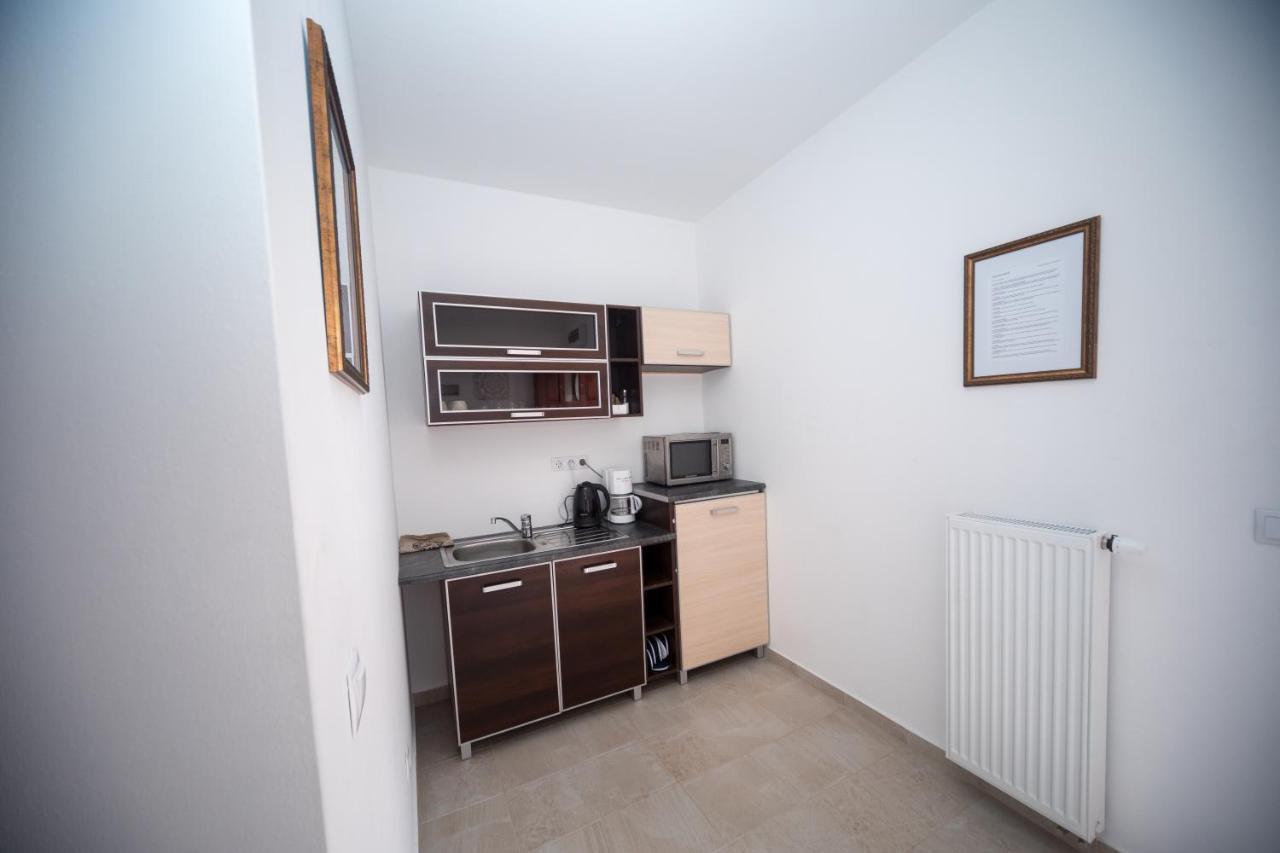 Kossuth Apartmanhaz Tata Zewnętrze zdjęcie