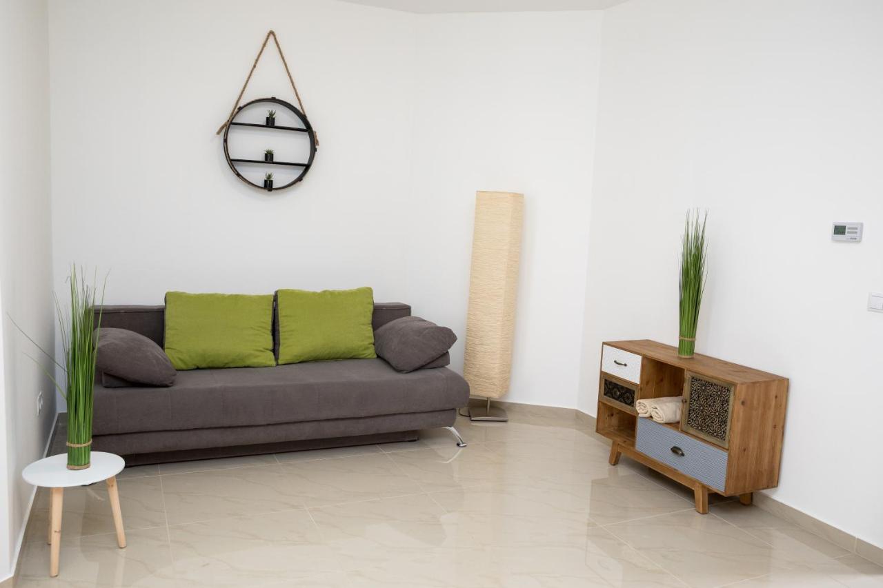 Kossuth Apartmanhaz Tata Zewnętrze zdjęcie