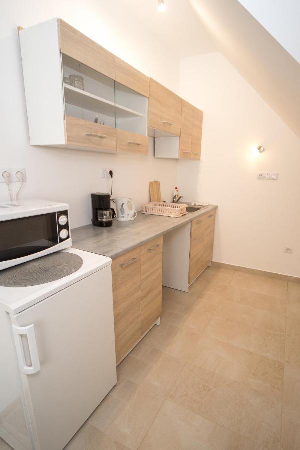 Kossuth Apartmanhaz Tata Zewnętrze zdjęcie