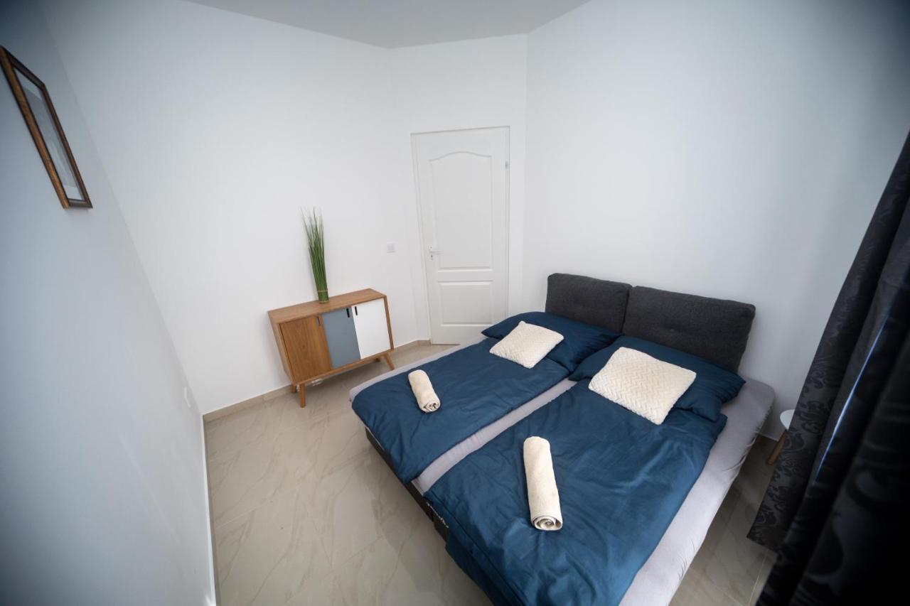 Kossuth Apartmanhaz Tata Zewnętrze zdjęcie