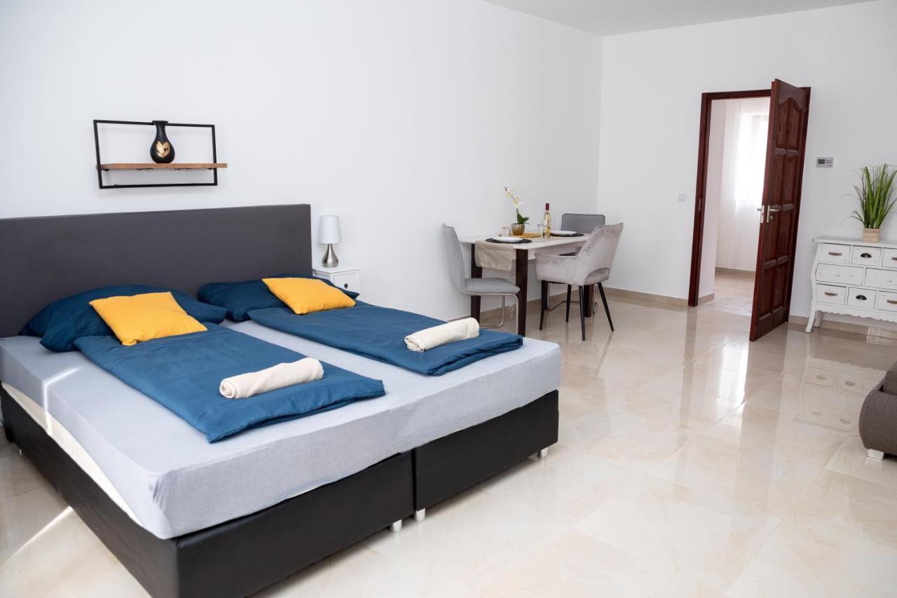 Kossuth Apartmanhaz Tata Zewnętrze zdjęcie