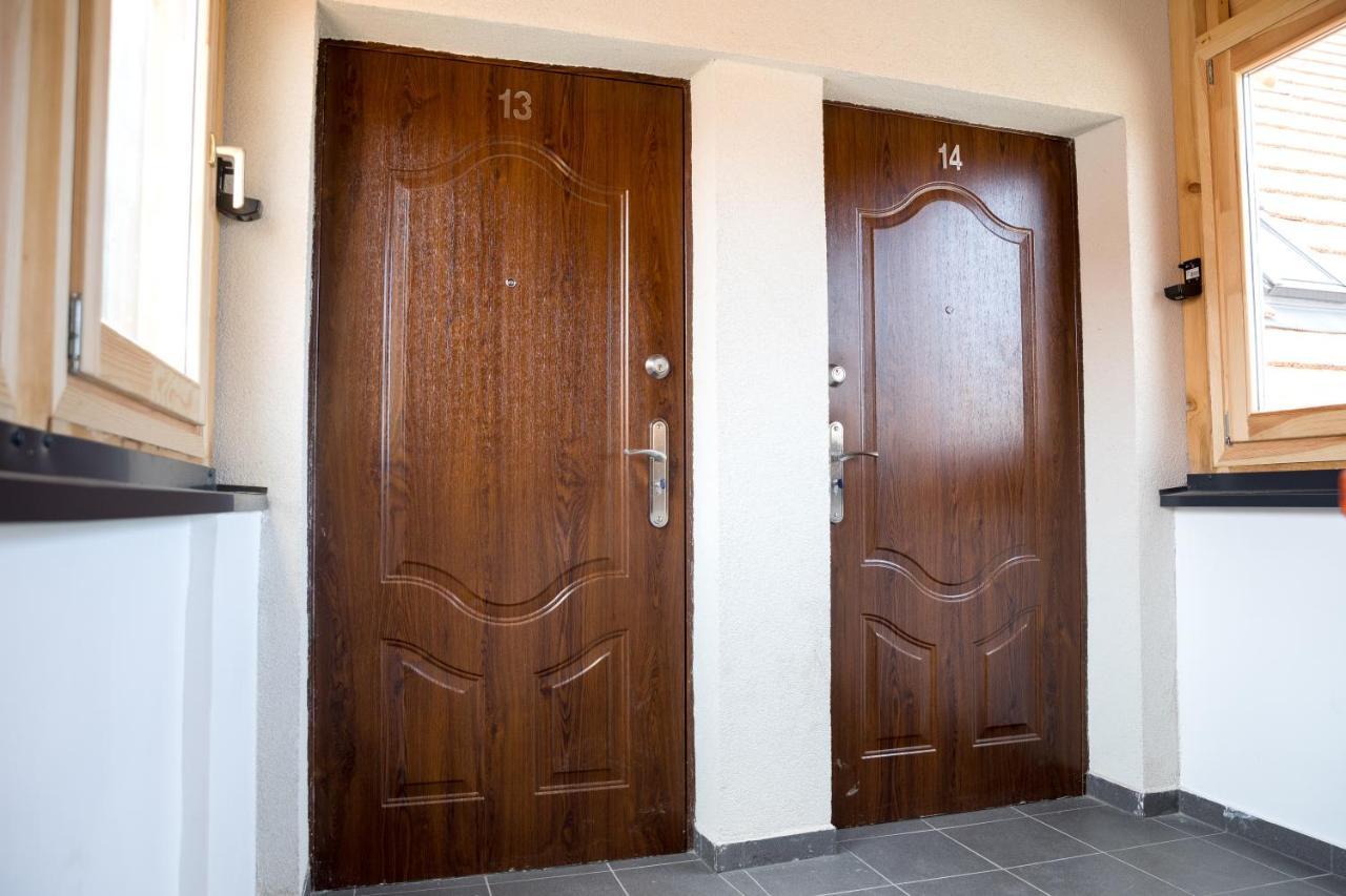 Kossuth Apartmanhaz Tata Zewnętrze zdjęcie