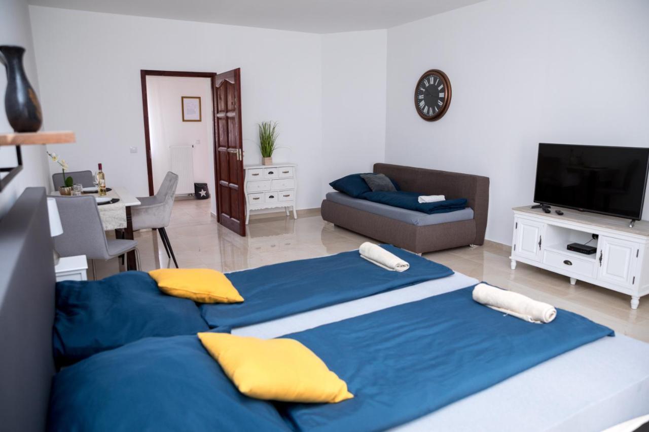 Kossuth Apartmanhaz Tata Zewnętrze zdjęcie