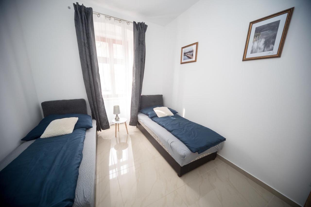 Kossuth Apartmanhaz Tata Zewnętrze zdjęcie