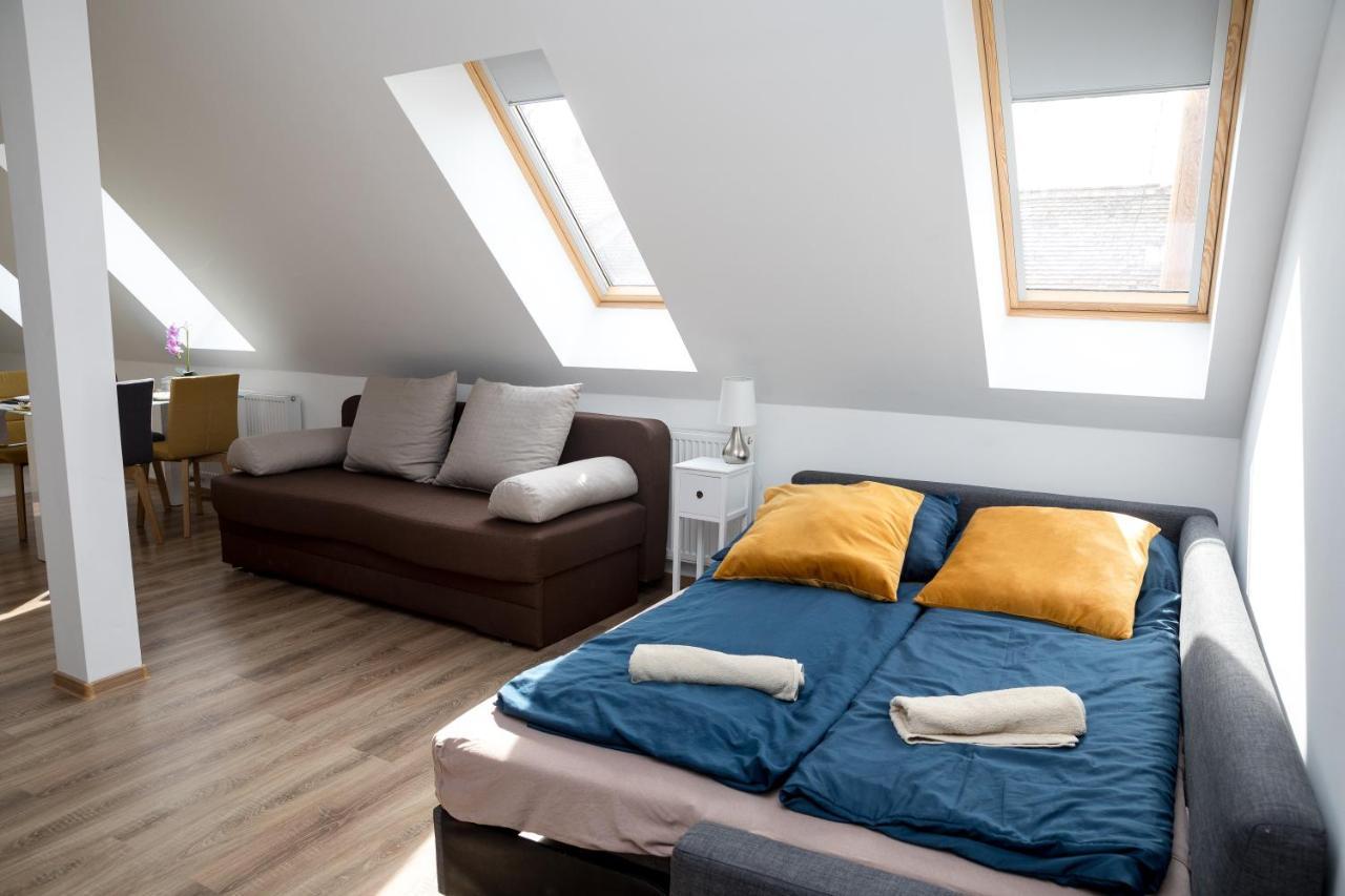 Kossuth Apartmanhaz Tata Zewnętrze zdjęcie