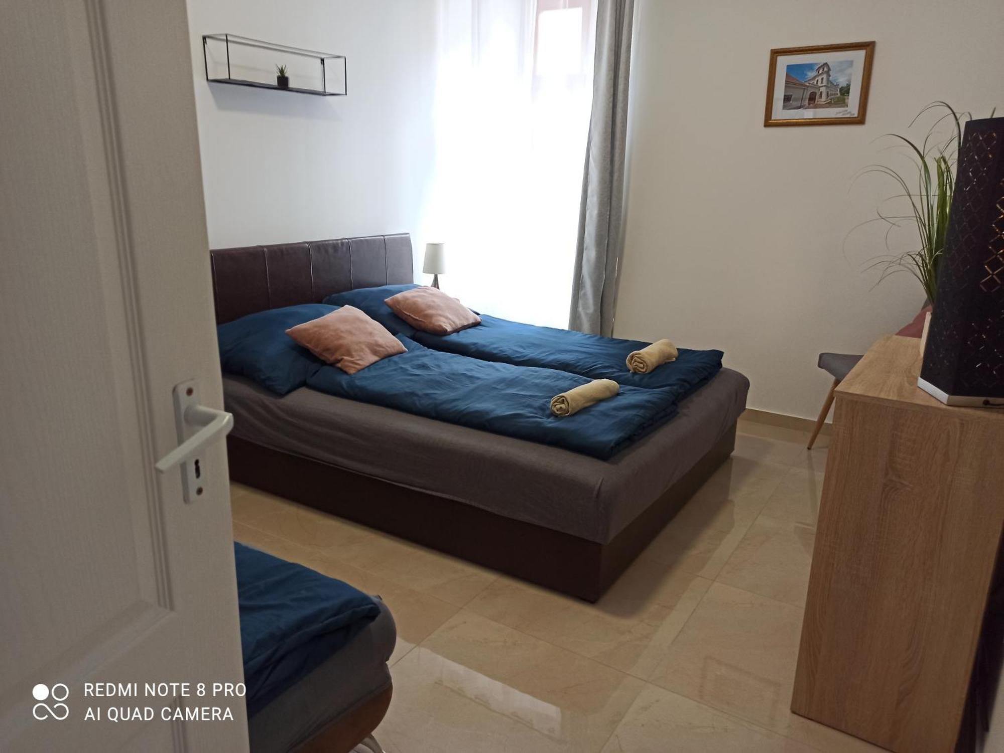 Kossuth Apartmanhaz Tata Zewnętrze zdjęcie